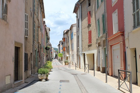 Mairie de La Roquebrussanne à votre service ! (Source : Wikipédia Commons)