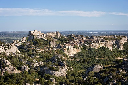 Mairie des Baux-de-Provence à votre écoute par téléphone